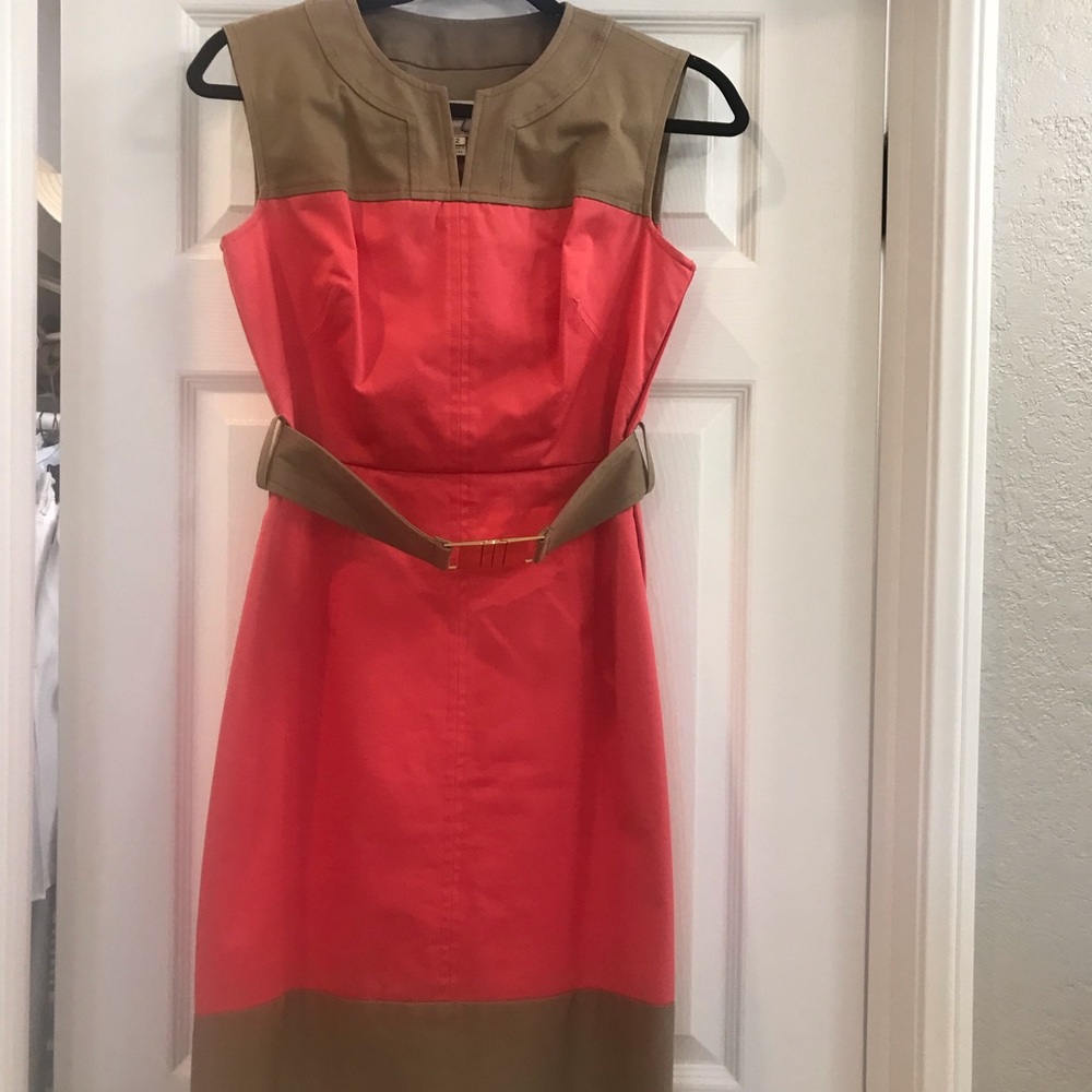 Size 2 sleeveless dress Corolla and khaki color